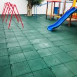 Como fazer melhorias nos playgrounds durante as férias escolares